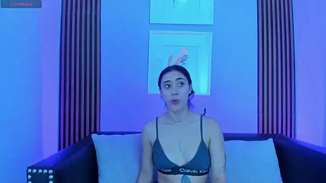 Snapshot of Ariana_collinss chatting on 06/05/26, 02:01 Ariana collinss online show from 06/05/26, 02:01