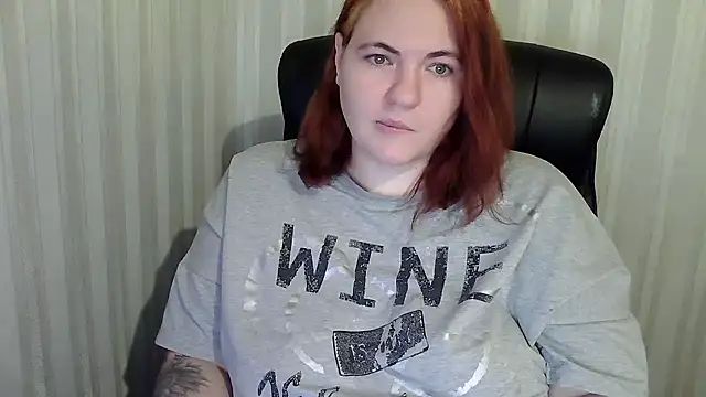 Snapshot of LisaLeon chatting on 12/01/25, 03:06 LisaLeon online show from 12/01/25, 03:06