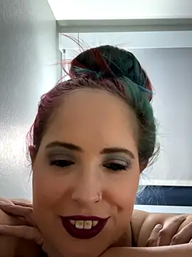 Snapshot of IconicBaddie chatting on 12/01/25, 08:30 IconicBaddie online show from 12/01/25, 08:30