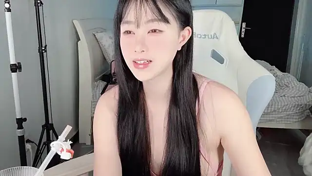 Snapshot of CCmakelong chatting on 06/10/26, 05:18 CCmakelong online show from 06/10/26, 05:18