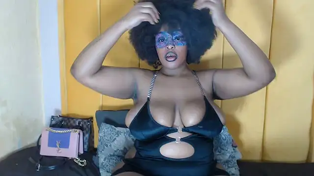 Snapshot of SexyHarleyBlack chatting on 06/22/26, 03:53 SexyHarleyBlack online show from 06/22/26, 03:53