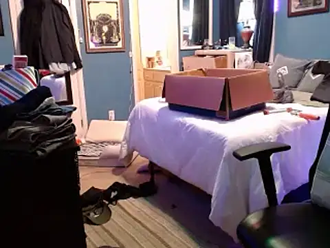 Snapshot of BamaBoi40AL chatting on 12/21/25, 01:18 BamaBoi40AL online show from 12/21/25, 01:18