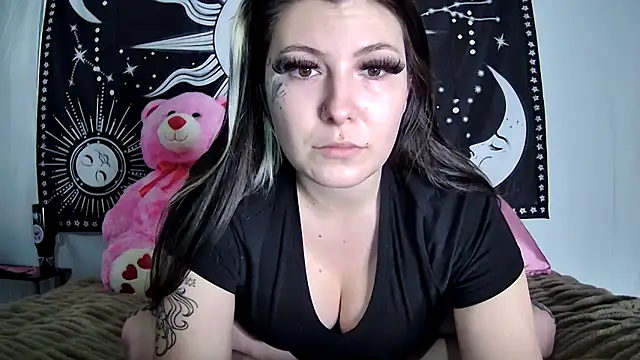 Snapshot of Maexoxo chatting on 02/19/26, 05:03 Maexoxo online show from 02/19/26, 05:03