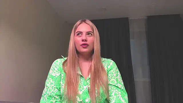 Snapshot of ShirlStyer chatting on 12/04/25, 01:53 ShirlStyer online show from 12/04/25, 01:53