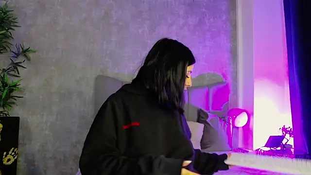 LucyRayy online show from 02/25/26, 07:56