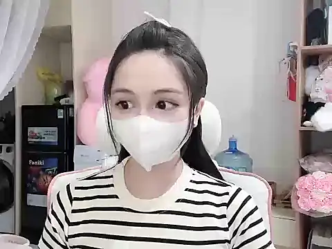 Snapshot of Yuyu-baobei chatting on 04/29/26, 04:44 Yuyu-baobei online show from 04/29/26, 04:44