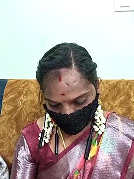 Snapshot of Tamil_Pallavi chatting on 04/27/26, 04:27 Tamil Pallavi online show from 04/27/26, 04:27