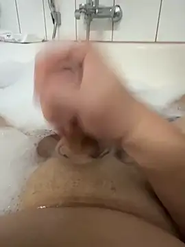 Snapshot of en93000 chatting on 12/21/25, 01:29 en93000 online show from 12/21/25, 01:29