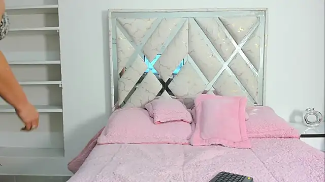 ElenaLauren online show from 01/17/26, 12:21