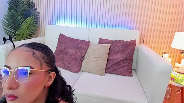 Samantha luv  online show from 12/16/25, 12:48