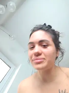 SiennaLuxexx online show from 04/11/26, 01:04