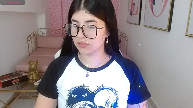 Nina harpper  online show from 04/06/26, 01:23