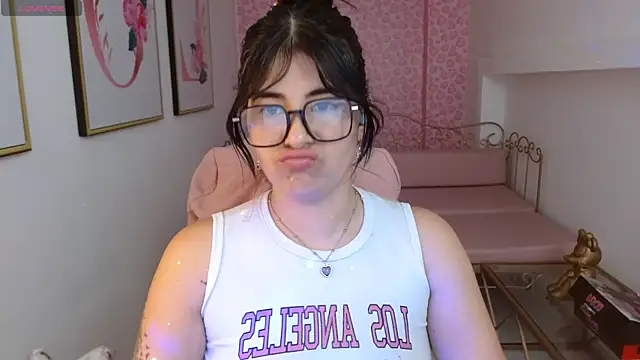 Nina harpper  online show from 04/15/26, 08:09