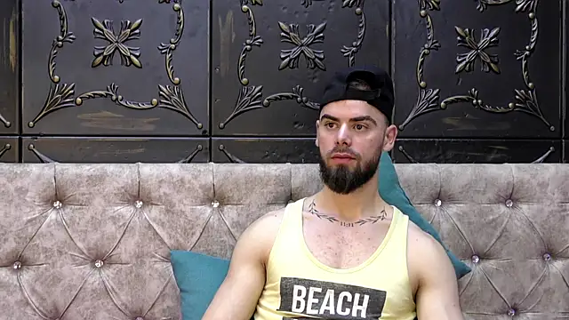 Snapshot of JeffAllann chatting on 12/01/25, 10:37 JeffAllann online show from 12/01/25, 10:37