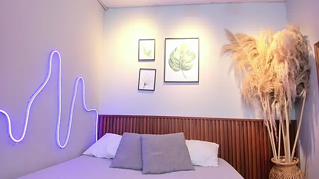 MIAROGGERSS online show from 03/26/26, 03:56