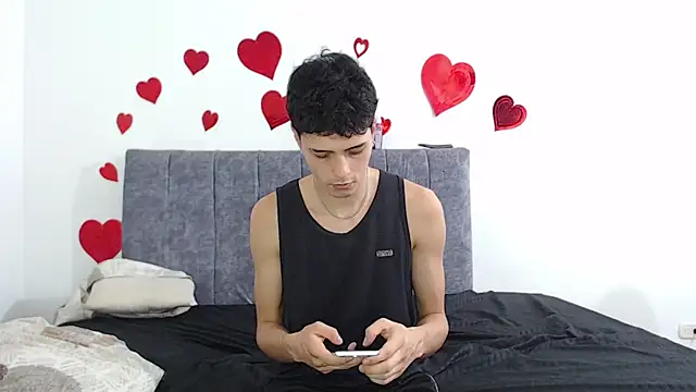 Snapshot of hottie_couplee chatting on 06/16/26, 10:34 hottie couplee online show from 06/16/26, 10:34