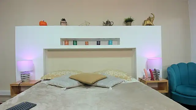 AnikaRomanoff  online show from 12/03/25, 12:47