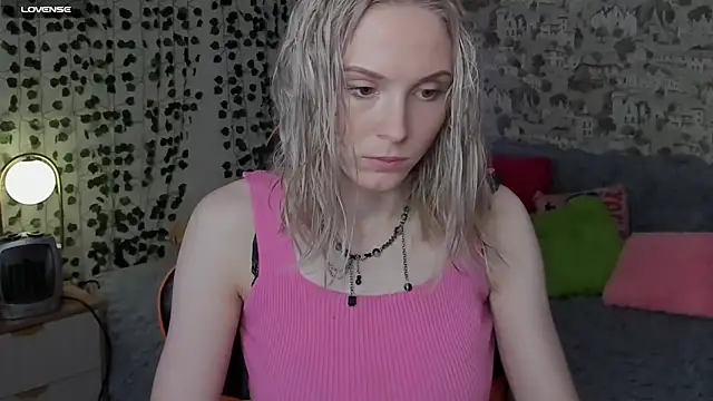 Snapshot of Gina_Gina_love chatting on 05/28/26, 01:03 Gina Gina love online show from 05/28/26, 01:03