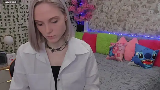 Snapshot of Gina_Gina_love chatting on 06/03/26, 02:36 Gina Gina love online show from 06/03/26, 02:36