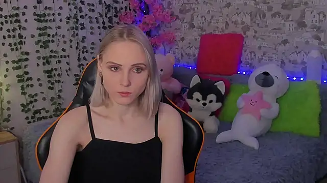 Snapshot of Gina_Gina_love chatting on 06/29/26, 01:01 Gina Gina love online show from 06/29/26, 01:01