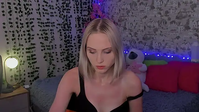 Snapshot of Gina_Gina_love chatting on 07/08/26, 02:16 Gina Gina love online show from 07/08/26, 02:16