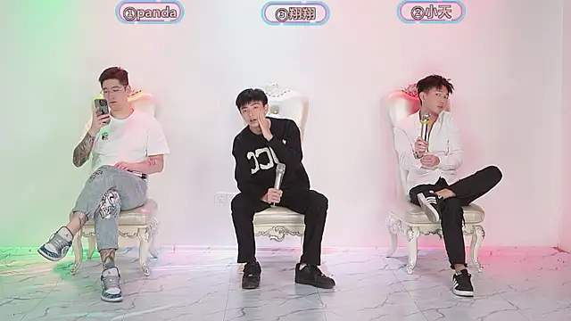 Snapshot of OUBA-boy chatting on 12/02/25, 04:35 OUBA-boy online show from 12/02/25, 04:35