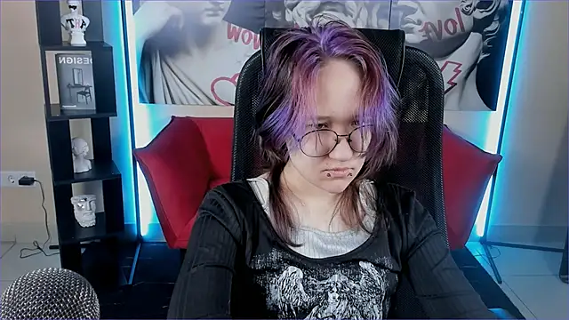 Sylvia Reed online show from 12/22/25, 07:16