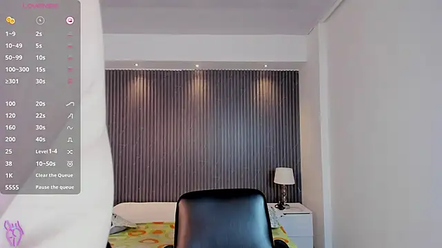 TiffanyHoustton online show from 04/14/26, 12:11