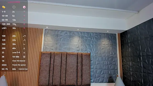 TiffanyHoustton online show from 04/17/26, 12:52