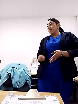 Snapshot of Valeria_montana_ chatting on 01/07/26, 02:41 Valeria montana online show from 01/07/26, 02:41