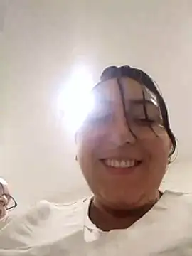 Valeria montana  online show from 04/14/26, 01:28