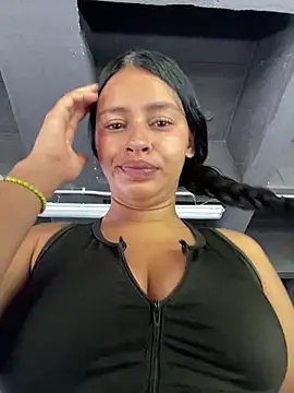 Snapshot of Jennmyller_ chatting on 04/07/26, 06:19 Jennmyller online show from 04/07/26, 06:19