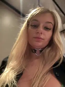 Snapshot of Betsy chatting on 01/04/25, 10:38 Betsy online show from 01/04/25, 10:38