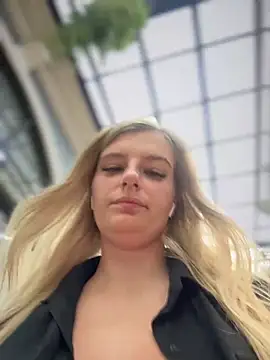 Snapshot of Betsy chatting on 01/18/25, 07:59 Betsy online show from 01/18/25, 07:59