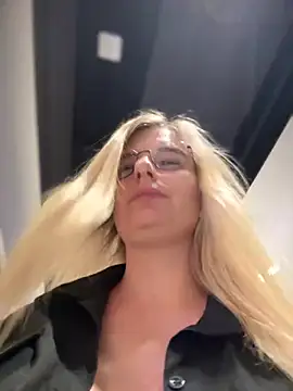 Snapshot of Betsy chatting on 02/16/25, 02:54 Betsy online show from 02/16/25, 02:54