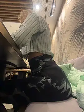 Snapshot of Betsy chatting on 12/15/25, 04:11 Betsy online show from 12/15/25, 04:11