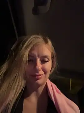 Snapshot of Betsy chatting on 01/18/26, 04:44 Betsy online show from 01/18/26, 04:44