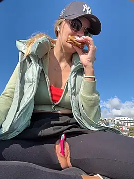 Betsy online show from 04/07/26, 01:44