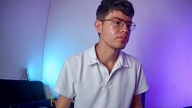 Snapshot of nicolatinboy chatting on 02/23/26, 09:23 nicolatinboy online show from 02/23/26, 09:23