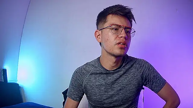 Snapshot of nicolatinboy chatting on 03/04/26, 09:10 nicolatinboy online show from 03/04/26, 09:10