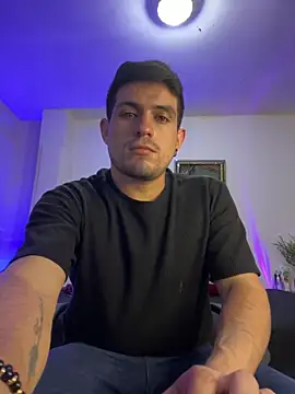 williamsmiiths16 online show from 12/19/25, 03:02