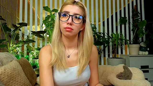 FlowweerGirl online show from 12/05/25, 09:00