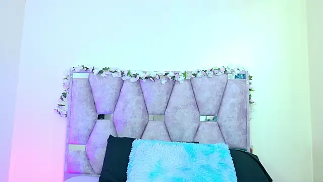 iris and damian online show from 03/24/26, 05:18