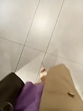 Snapshot of Baby-Linh chatting on 12/21/25, 05:03 Baby-Linh online show from 12/21/25, 05:03