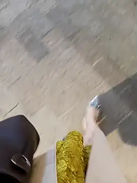 Snapshot of Baby-Linh chatting on 12/22/25, 02:03 Baby-Linh online show from 12/22/25, 02:03