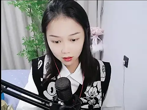 Snapshot of mili923 chatting on 12/05/25, 02:03 mili923 online show from 12/05/25, 02:03