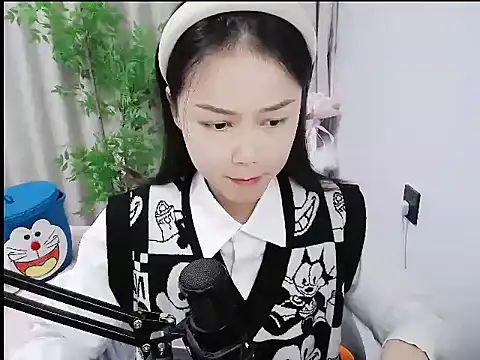 Snapshot of mili923 chatting on 12/16/25, 02:00 mili923 online show from 12/16/25, 02:00
