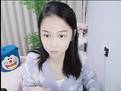 Snapshot of mili923 chatting on 12/20/25, 02:02 mili923 online show from 12/20/25, 02:02