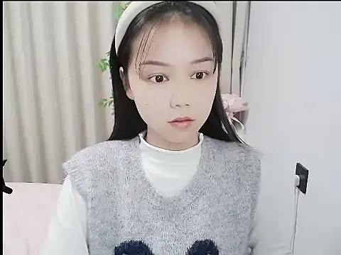 Snapshot of mili923 chatting on 01/14/26, 01:50 mili923 online show from 01/14/26, 01:50