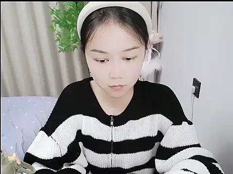 Snapshot of mili923 chatting on 02/12/26, 02:23 mili923 online show from 02/12/26, 02:23